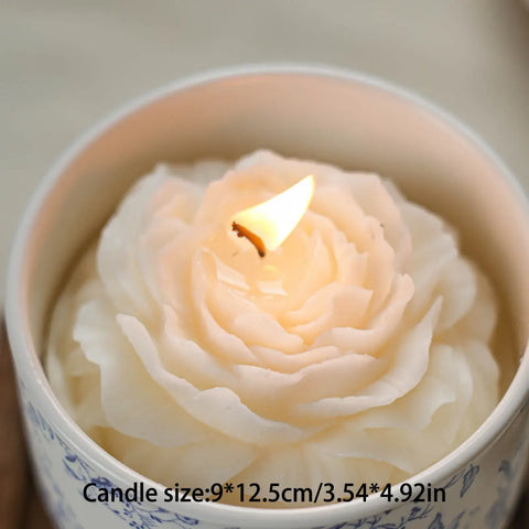 Aromatic candle with wooden wick in clear jar